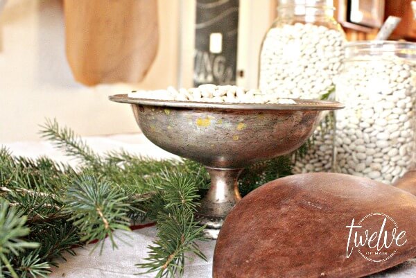 A Farmhouse Christmas Dining Room