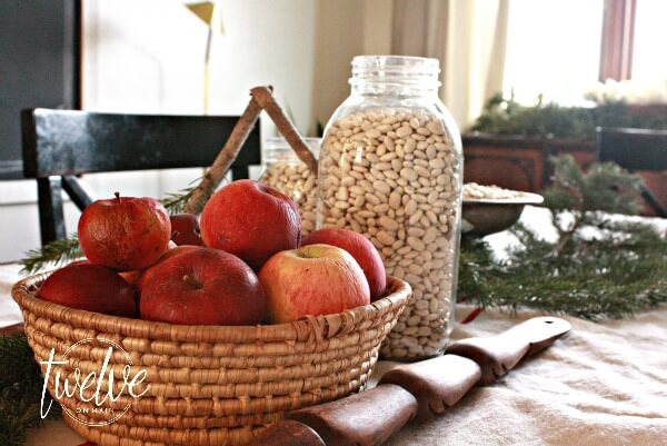 A Farmhouse Christmas Dining Room