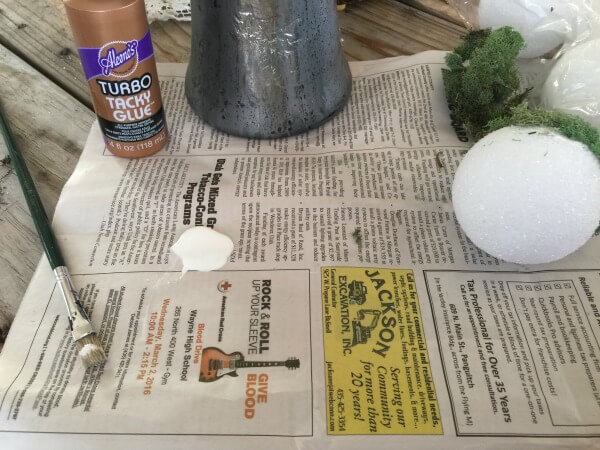 Make decorative moss balls for spring. They're so easy! | Twelveonmain.com Make decorative moss balls for spring. They're so easy! | Twelveonmain.com
