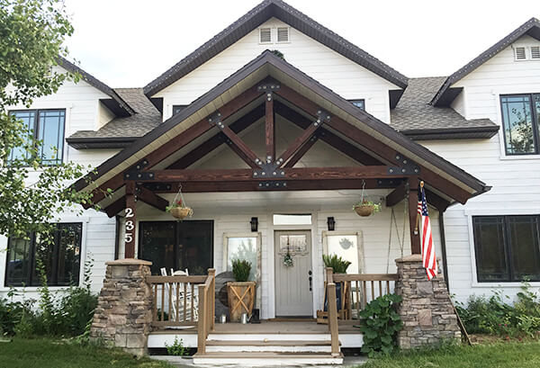 This farmhouse outdoor garden tour is amazing. So much eye candy. This farmhouse outdoor garden tour is amazing. So much eye candy.