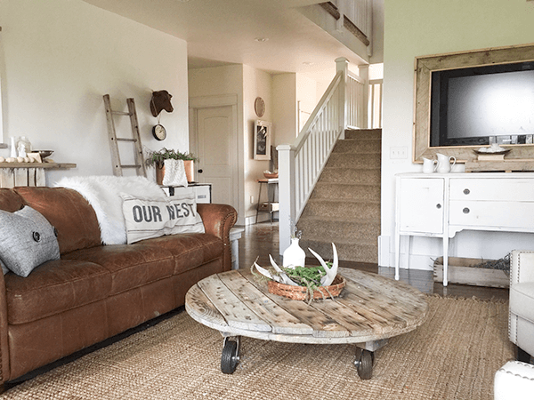 A farmhouse summer home tour Part 1. You must check this home tour out! A farmhouse summer home tour Part 1. You must check this home tour out!