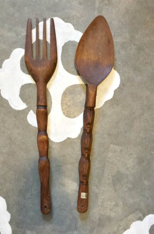 Create farmhouse decor with Milk Paint. It is so easy to use! You should see the before of these old utensils! Create farmhouse decor with Milk Paint. It is so easy to use! You should see the before of these old utensils!