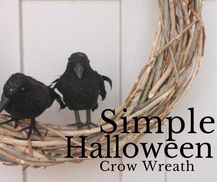 Make this simple Halloween wreath in no time, and for almost nothing! Make this simple Halloween wreath in no time, and for almost nothing!