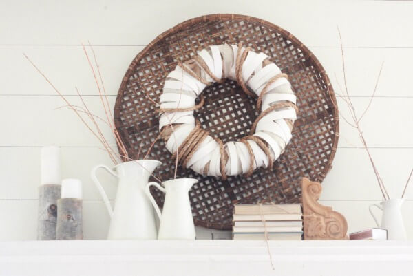 This DIY farmhouse wreath is my new favorite piece of home decor! Can you believe I made it with items lying around? The neutral look and lush texture of this DIY farmhouse wreath is perfect.