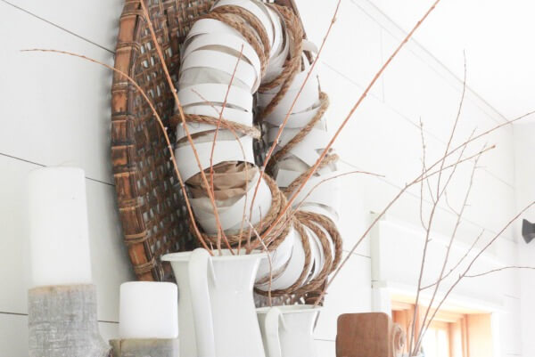 Create the farmhouse look with this DIY farmhouse wreath! This DIY farmhouse wreath is my new favorite piece of home decor! Can you believe I made it with items lying around?