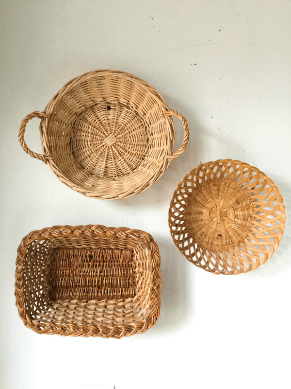 Thrift store basket wall decor is a quick and inexpensive way to decorate your home! Thrift store basket wall decor is a quick and inexpensive way to decorate your home!