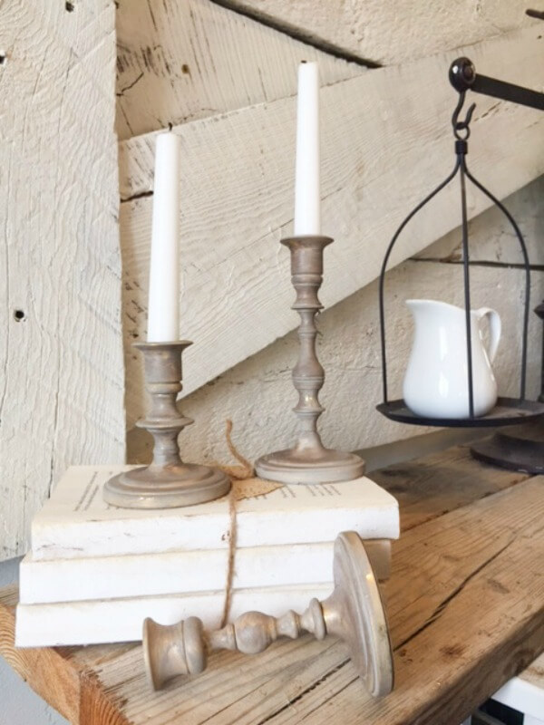 Do you love the farmhouse style? Want to make some amazing DIY farmhouse candlesticks with chalkpaint? It is a simple home decor project! Do you love the farmhouse style? Want to make some amazing DIY farmhouse candlesticks with chalkpaint? It is a simple home decor project!