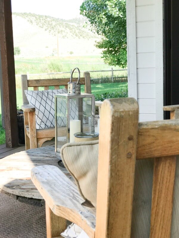 Lovely farmhouse summer porch decor! Love those lanterns and those teak chairs! Lovely farmhouse summer porch decor! Love those lanterns and those teak chairs!