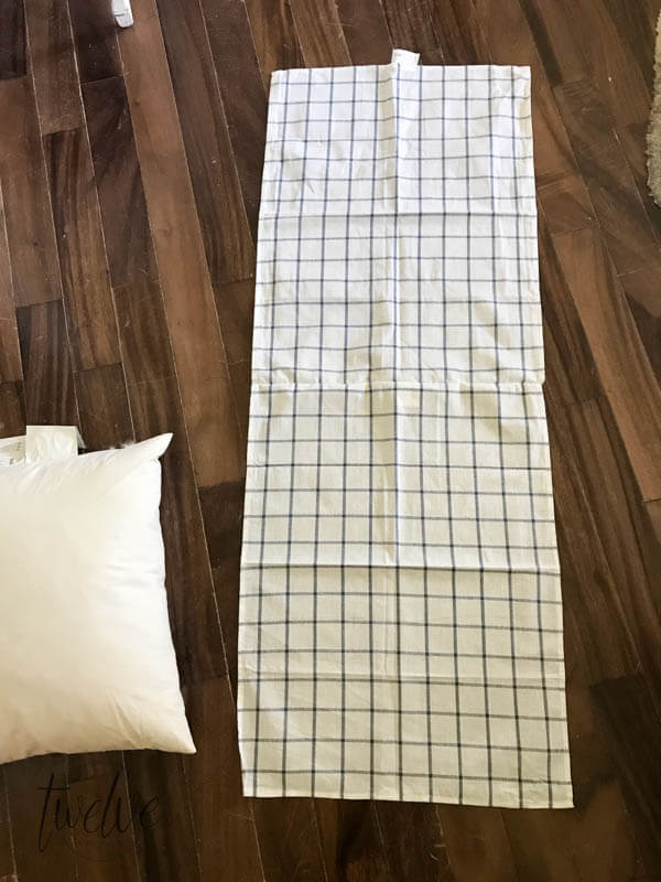 The ultimate guide to farmhouse pillows using IKEA tea towels 4 different ways! Can you believe it? The best collection I have seen!