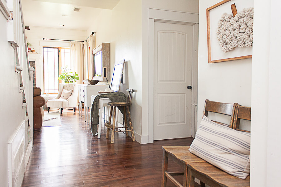 Soft and effortless farmhouse fall decor. Come check out this fall home tour and get some inspiration for yourself!