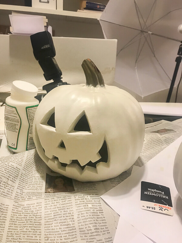 How to paint plastic jack-o-lanterns