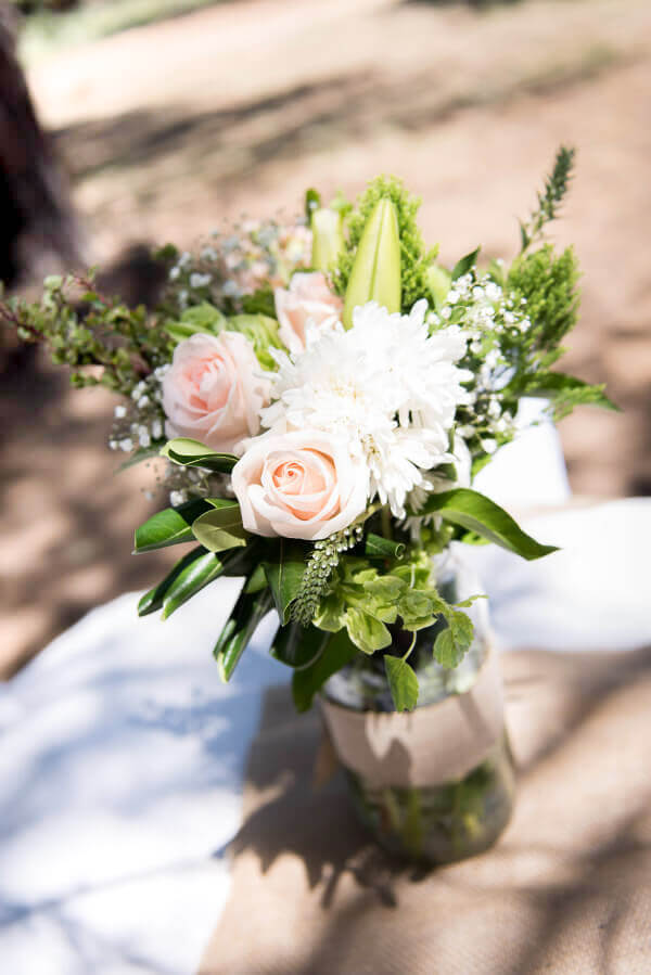 How to Make Inexpensive Wedding Flower Centerpieces Like a ...