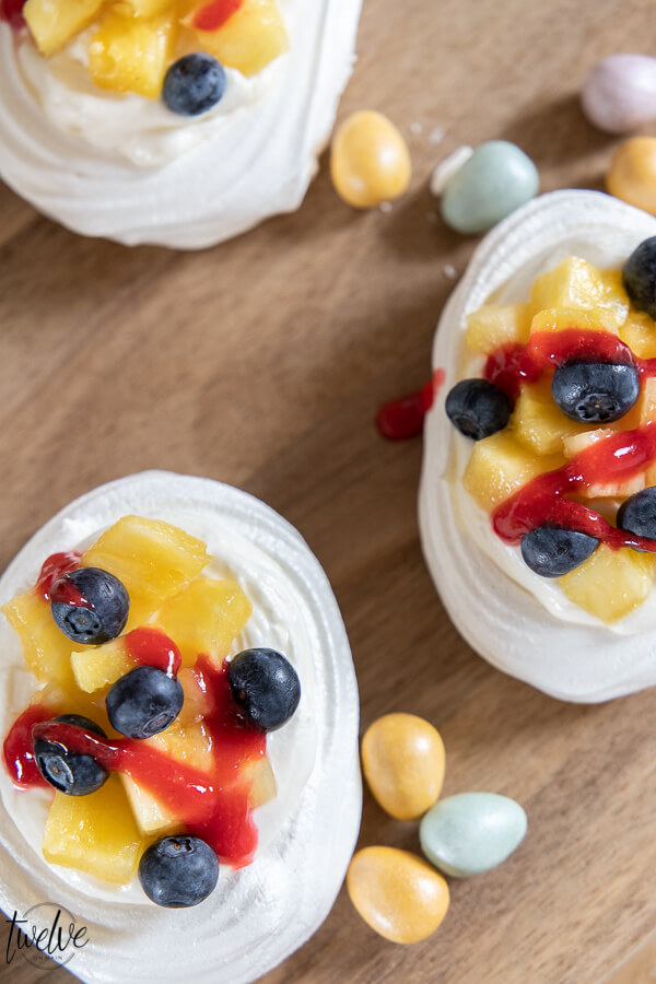 Simple and easy mini pavlova recipe! These are so easy to make and taste amazing! make them for your next get together or as a special weeknight treat!! I promise you can make them!