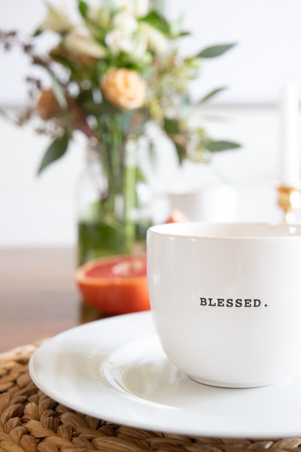 Spring tablescape ideas including fresh flowers, grapefruit, and other fresh fruits!