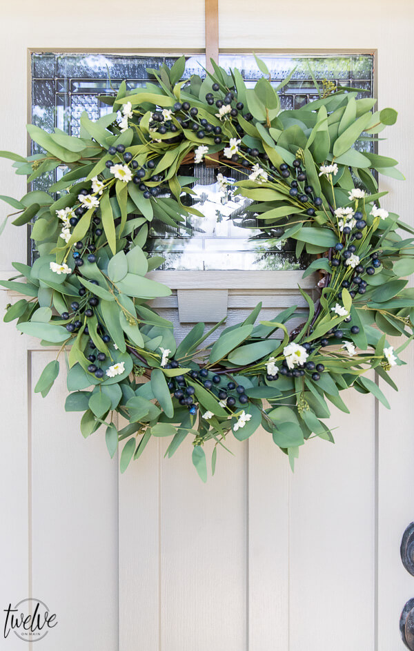 How to update a Eucalyptus wreath and use it for summer, plus so many great summer wreath ideas to choose from! This is all you need to have for the summer!