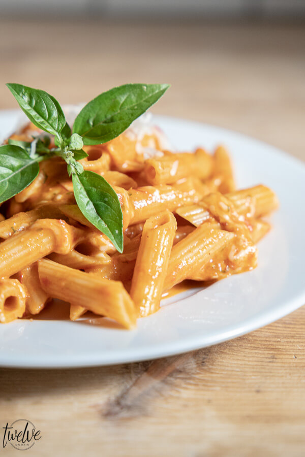 Make amazing homemade roasted tomato pasta in 30 minutes! It is an incredibly easy meal to make on busy weeknights using simple ingredients.