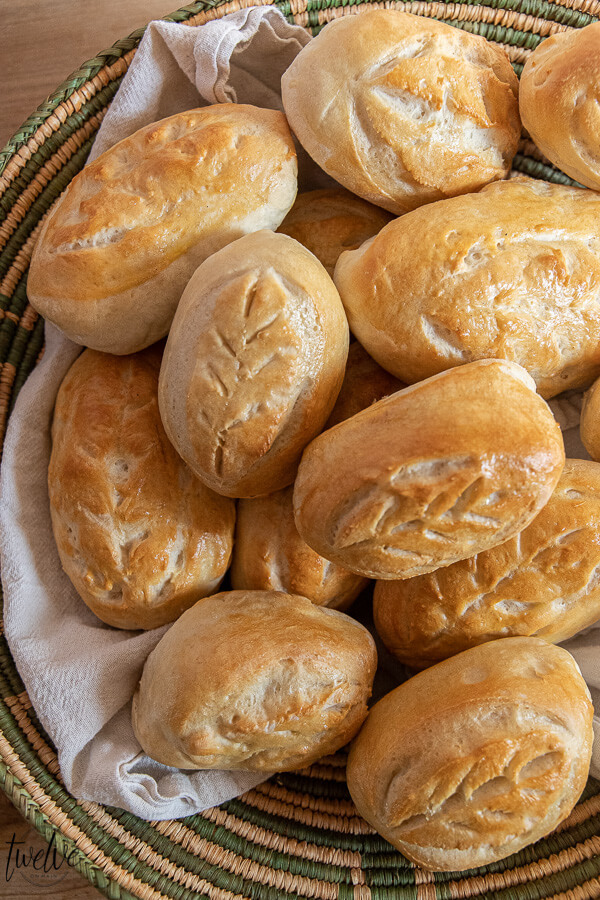 What a fun way to bring fall to your dinner table! Gorgeous dinner rolls with leaf cut designs in them, bringing fall right to your table!