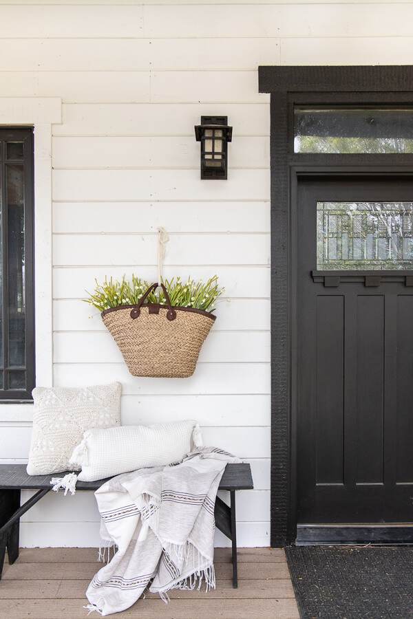 Gorgeous and unique summer door wreaths for every style home. Check out these easy DIY summer wreath ideas and make one yourself.