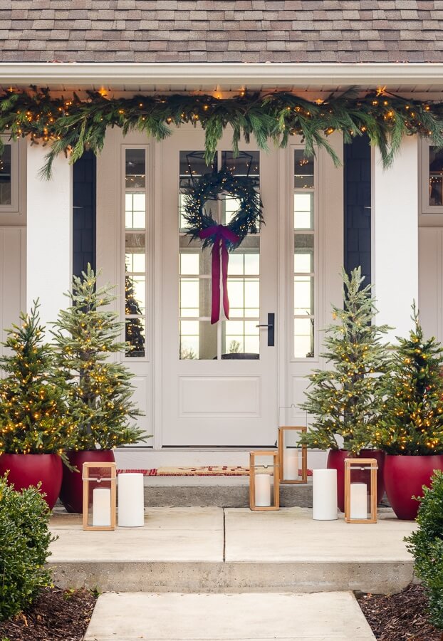 Looking for gorgeous Christmas porch decor ideas? I have over 100 Christmas porch decor ideas perfect for ny style. Add as much as you love.