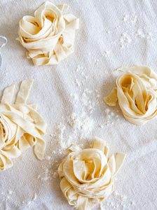 13 amazingly easy sourdough discard recipes to use when you need to use up your sourdough discard. There are so many great options from sourdough brownies, sourdough biscuits, sourdough crackers, sourdough discard scones, bagels and more!