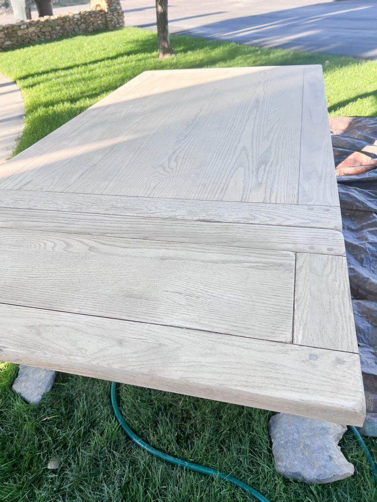 How to strip wood with oven cleaner with these easy steps. Oven cleaner on wood? It works and its so easy! Check this DIY out.