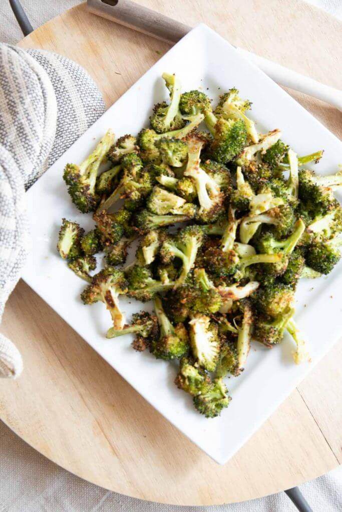 Make this easy roasted broccoli with parmesan as your next side dish. This is an easy side dish that can be made in about 25 minutes!