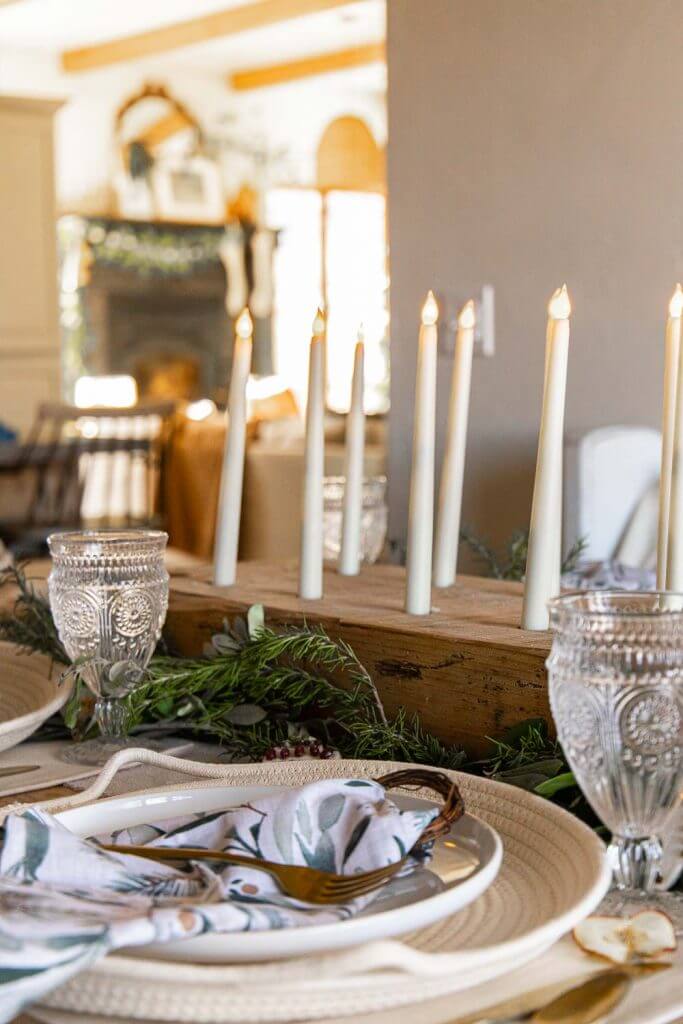 This handmade style holiday tablescape keeps things simple, cozy and inviting by layering textures, adding simple decor items and more.