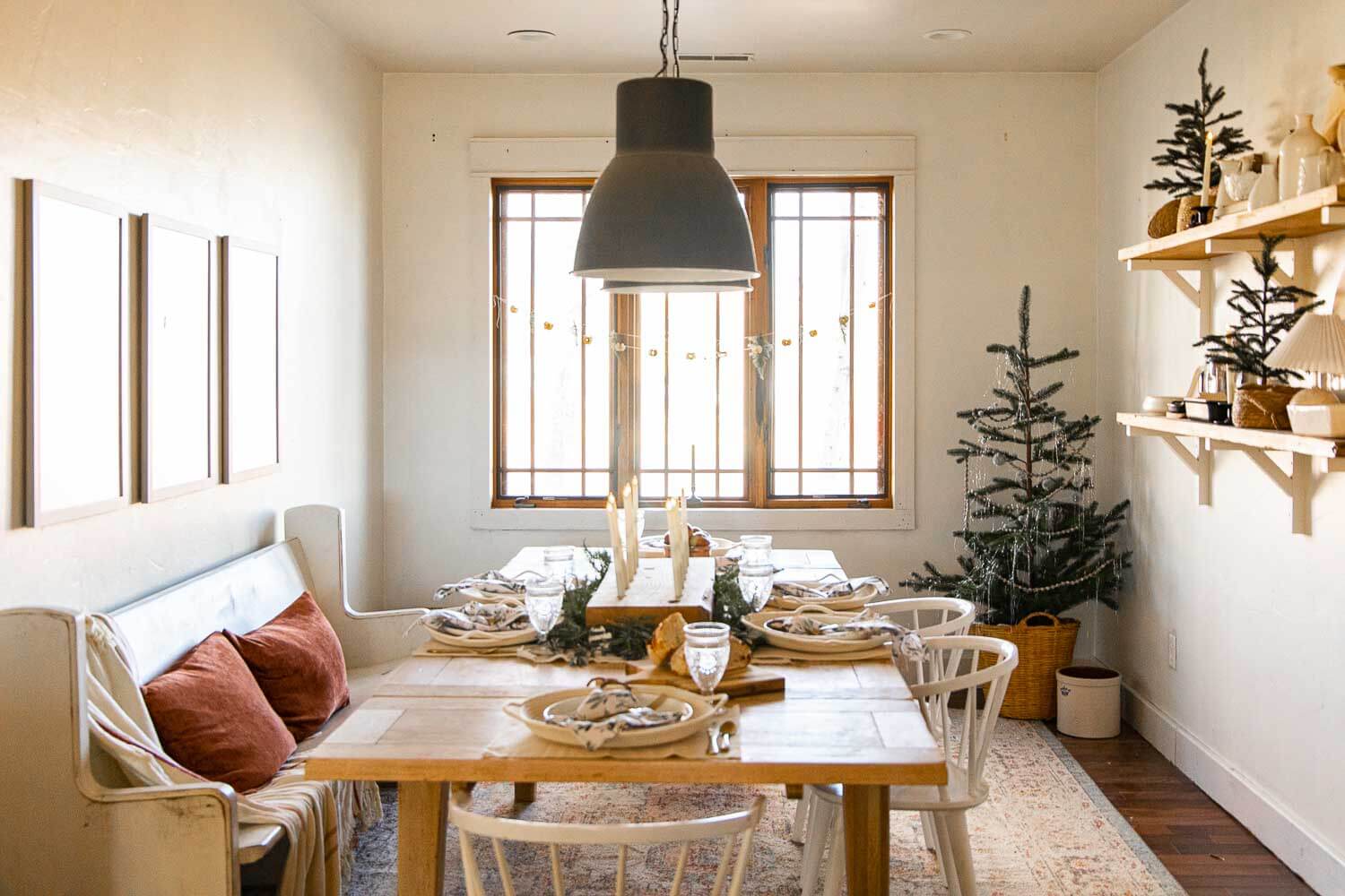 Simple Dining Room Christmas Decor